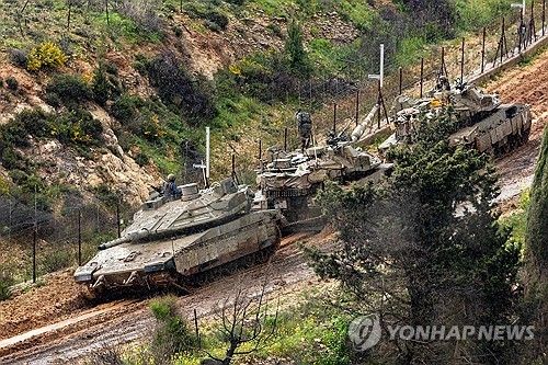 레바논 국경 인근에 대기중인 이스라엘 탱크들.