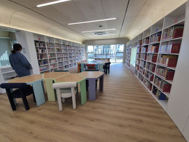 속초 어린이 영어 도서관 내부