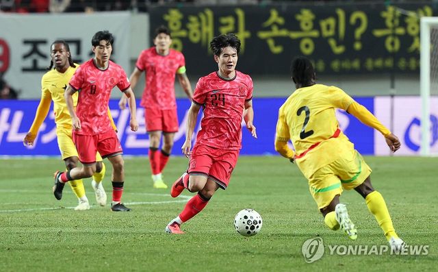 드리블하는 김진규