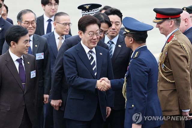 이재명 대통령, KF-21 양산 1호기 출고식 참석