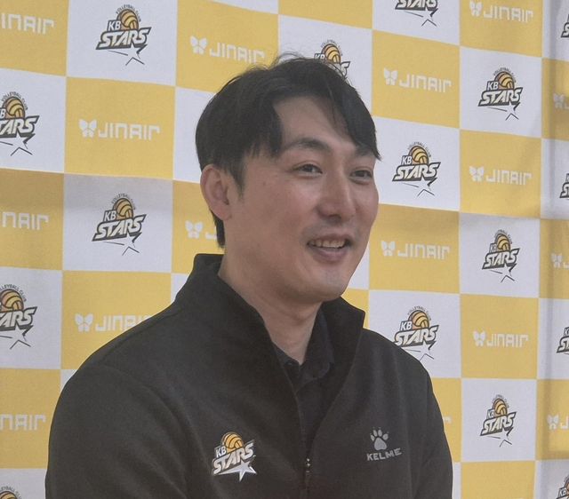 질문듣는 하현용 감독대행