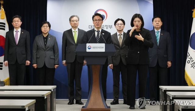 김민석 총리, 비상경제 대응체계 관련 브리핑