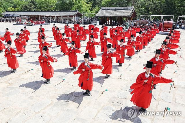 지난해 종묘 정전에서 봉행된 종묘대제 모습 