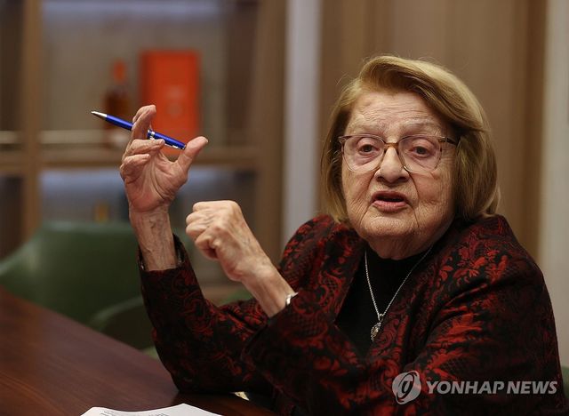 질문에 답하는 앤 크루거 석좌교수