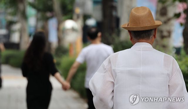 65세 넘는 노인, 1천만 넘어