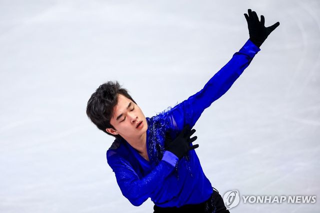 세계선수권대회에서 연기 펼치는 김현겸