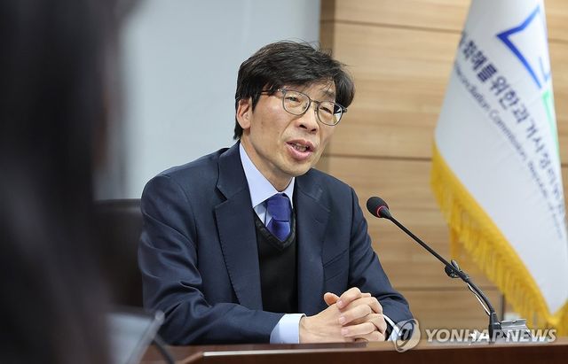 인사말 하는 송상교 위원장