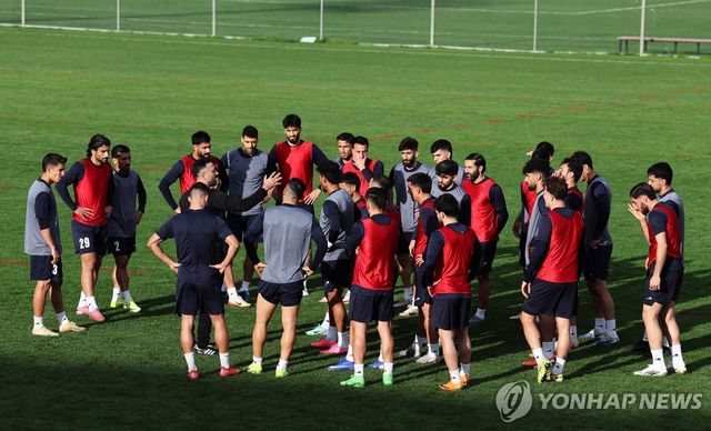 훈련에 참가한 이란 축구대표 선수들.