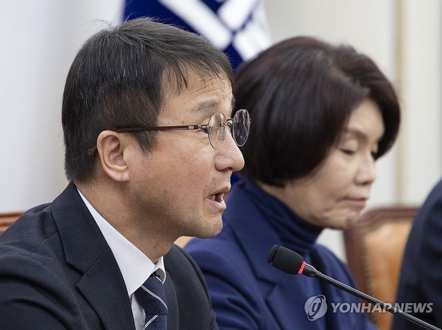 정책조정회의에서 발언하는 한병도 원내대표