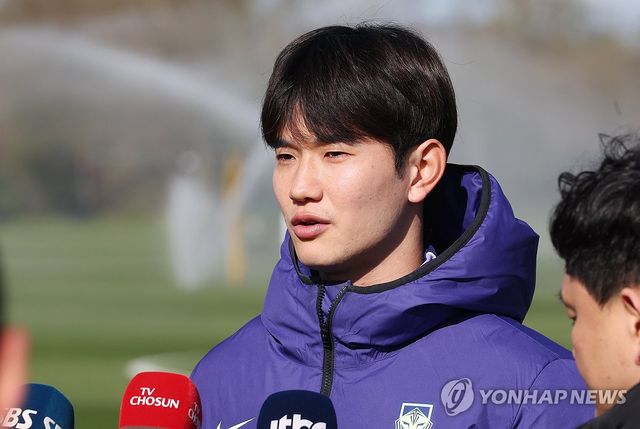 인터뷰하는 김진규