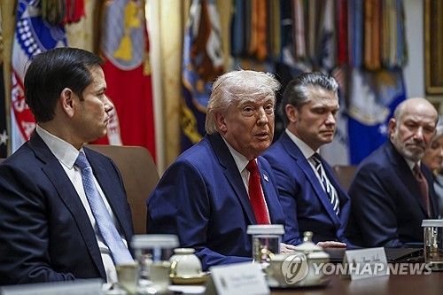 내각회의에서 발언하는 트럼프 대통령 