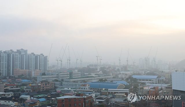 전주시 완산구 노송동 일대 하늘이 안개로 뿌옇게 보인다. [연합뉴스 자료사진]