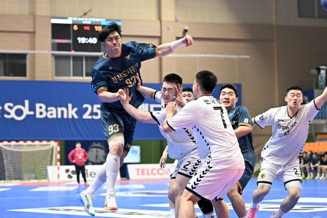 26일 상무전에서 슛을 시도하는 인천도시공사 최현근