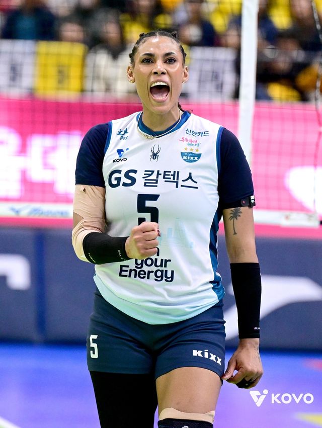 득점 후 기뻐하는 GS칼텍스의 실바