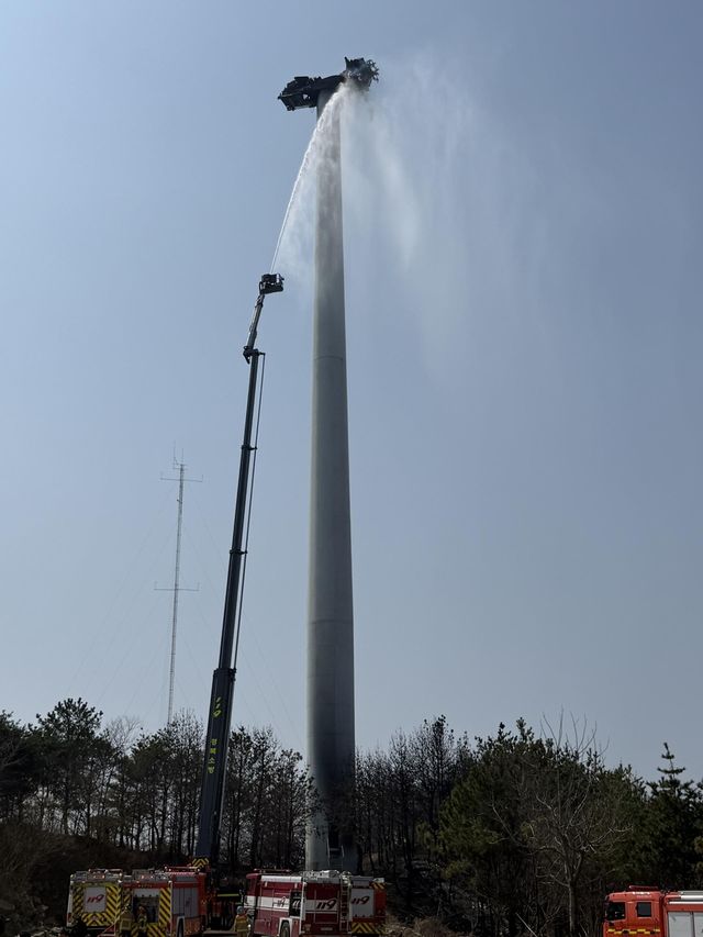 발전기 잔불을 끄는 소방차
