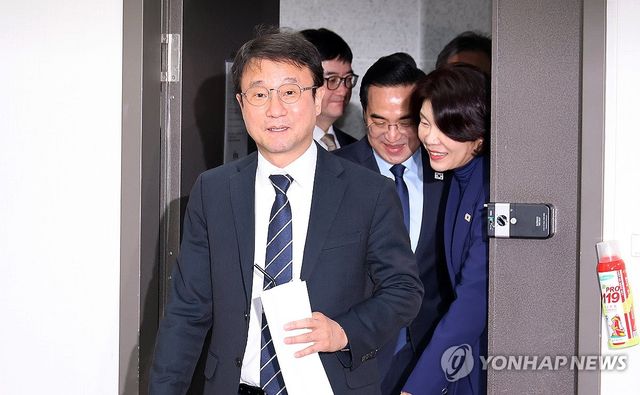 추경 당정 협의 참석하는 한병도·한정애·박홍근