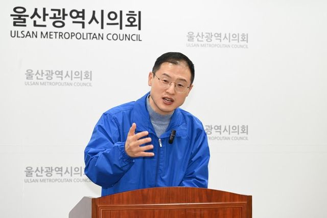 기자회견 하는 김상욱 의원