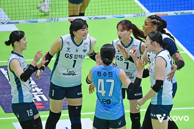 득점 후 기뻐하는 GS칼텍스 선수들 