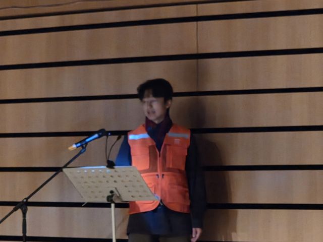 '파빌리온 72'서 오페라 '니벨룽의 반지' 대본 낭독하는 배우