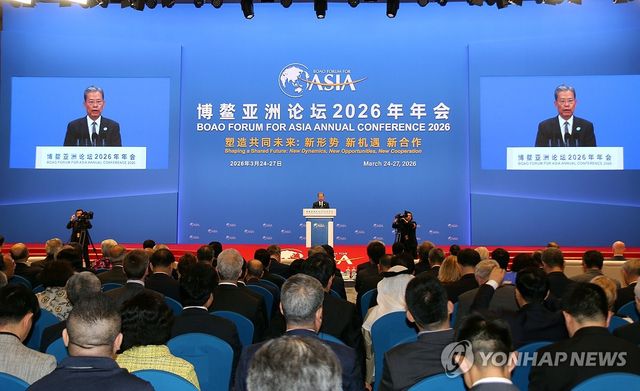 기조연설하는 자오러지 중국 전인대 상무위원장