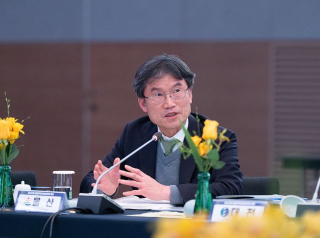 교육감협의회 총회서 발언하는 천창수 울산교육감