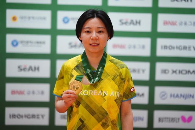 종별탁구선수권 여자 단식 우승을 차지한 최효주