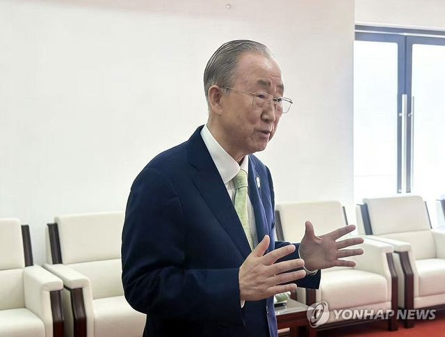 연합뉴스와 인터뷰하는 반기문