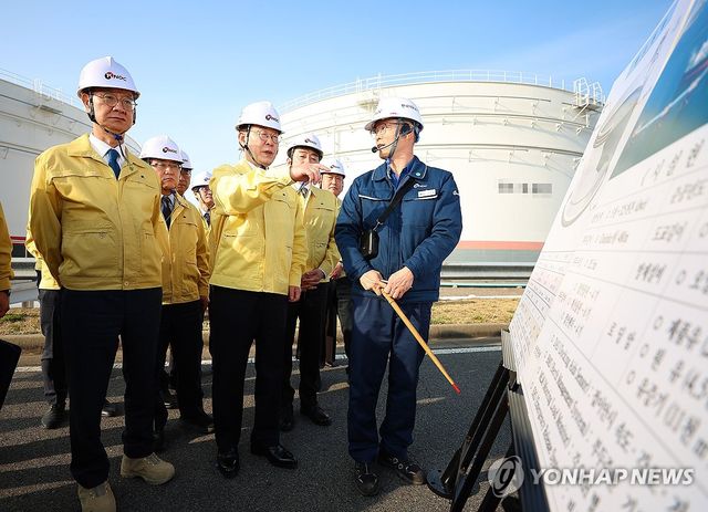 이재명 대통령, 석유비축기지 시찰
