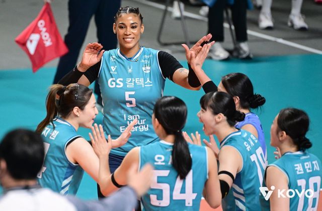 득점 후 기뻐하는 GS칼텍스 선수들