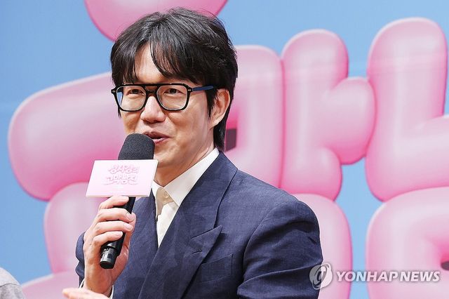 인사말하는 성시경