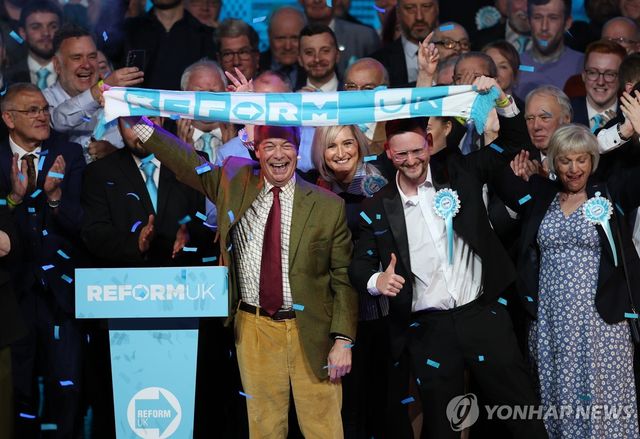 잉글랜드 지방선거 후보 지원 유세에 나선 패라지 대표