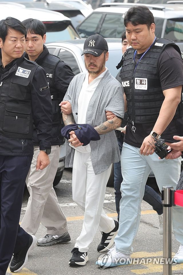 법정으로 이동하는 '마약왕' 박왕열