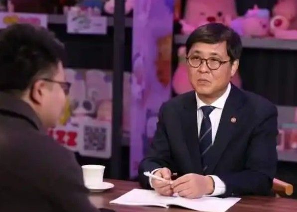 환구시보와 인터뷰 중인 최휘영 문화체육관광부 장관