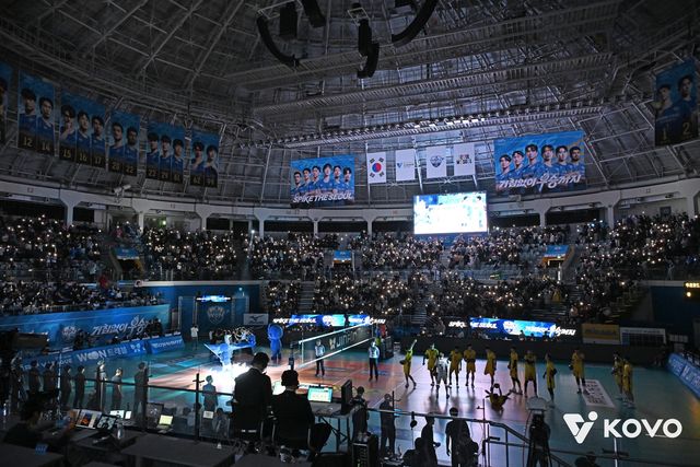 만원 관중 이룬 서울 장충체육관 