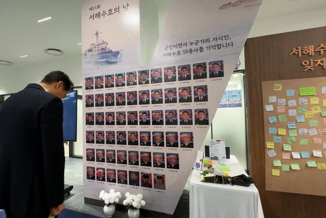 묵념하는 오세훈 시장