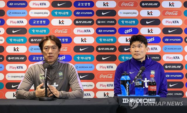 공식 기자회견 하는 홍명보 감독