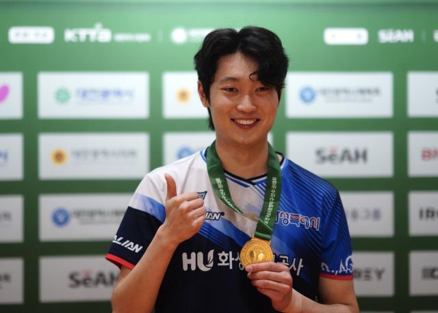종별탁구선수권 남자 일반부 단식 우승을 차지한 조대성