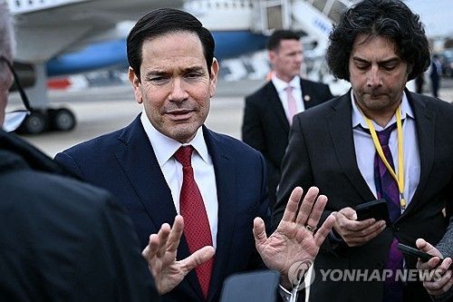 G7 회의 마치고 기자들에게 발언하는 루비오 장관 