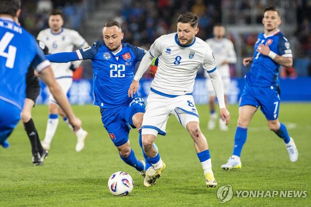 코소보와 슬로바키아의 경기 장면.