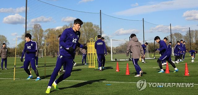 훈련하는 김민재