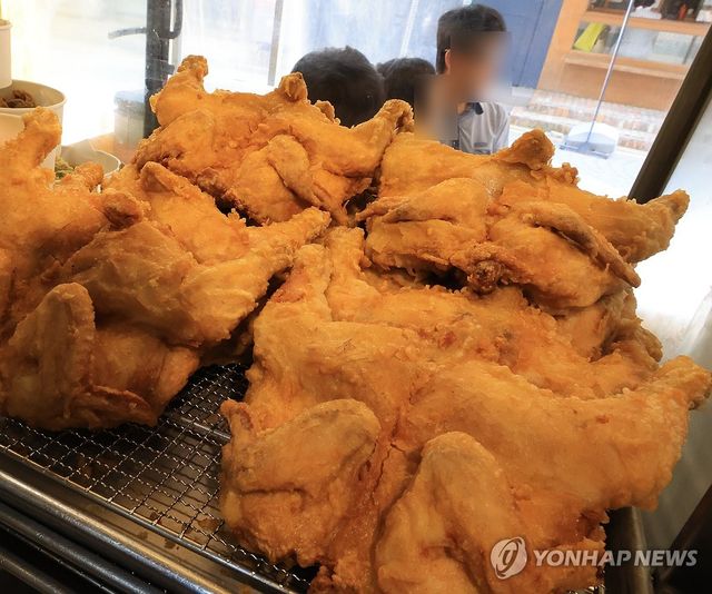 하림·마니커, 닭고기 공급가 줄인상…소매가격 16% 껑충 - 2