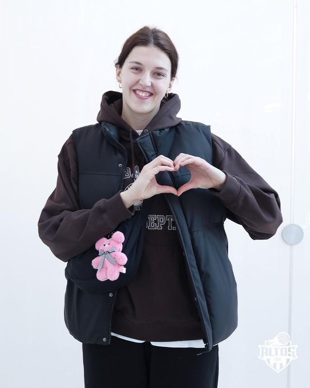 출국 전 하트 그려 보인 기업은행의 빅토리아