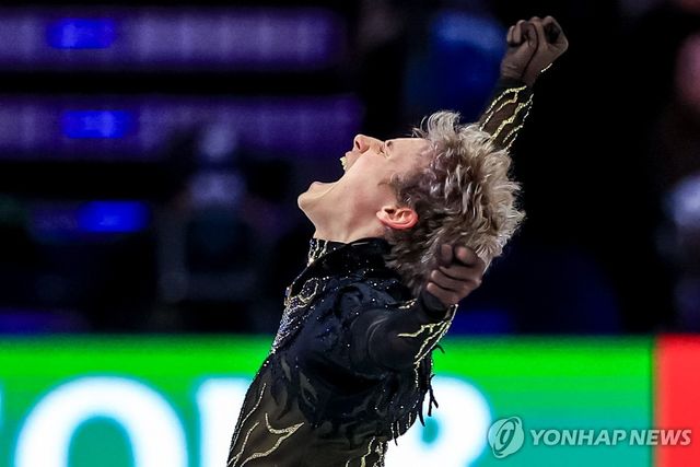 포효하는 일리아 말리닌