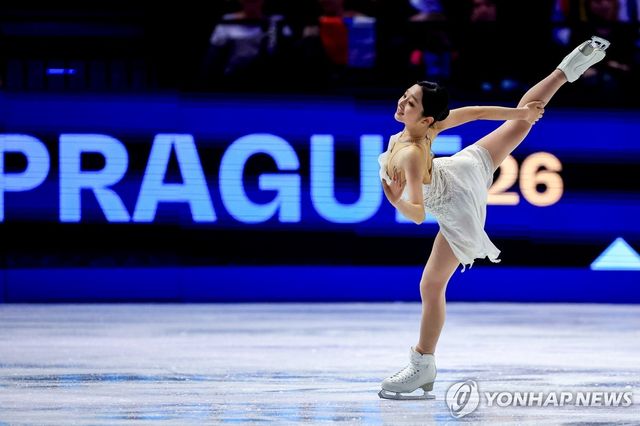 연기 펼치는 신지아