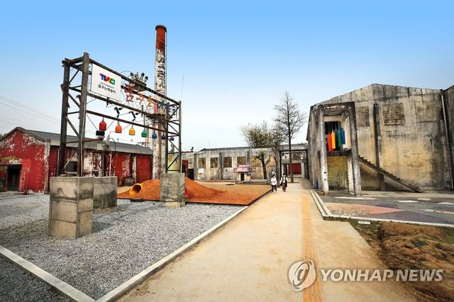 복합문화공간으로 재탄생한 팔복예술공장