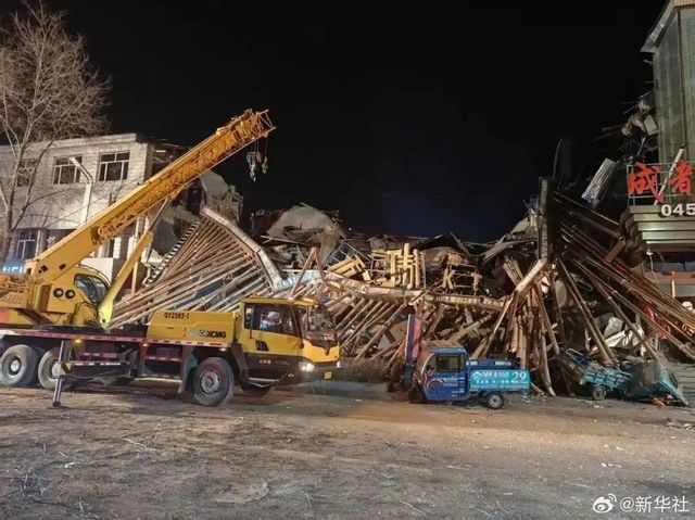 건물 붕괴 현장