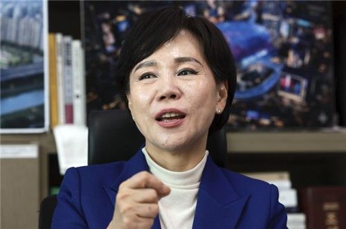 연합뉴스와 인터뷰하는 민주당 전현희 서울시장 경선후보