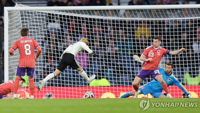 결승골을 터트리는 일본의 이토 준야