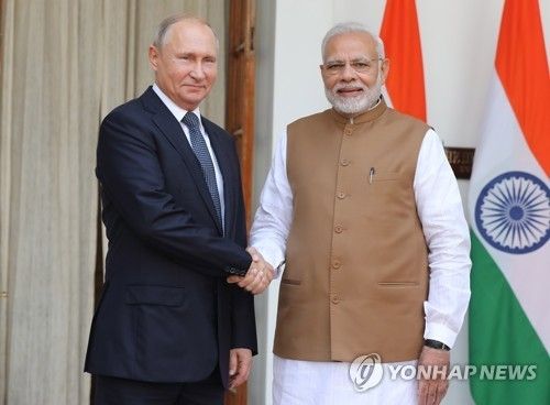 푸틴 러시아 대통령(사진 왼쪽)과 모디 인도 총리