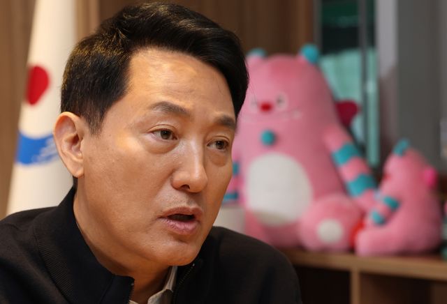 연합뉴스와 인터뷰하는 오세훈 서울시장